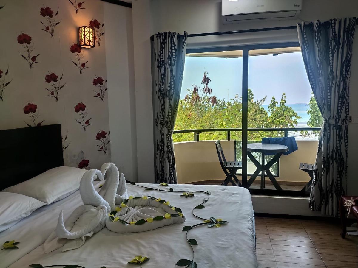 Crown Beach Hotel-Private Bikini Beach Dhiffushi Εξωτερικό φωτογραφία