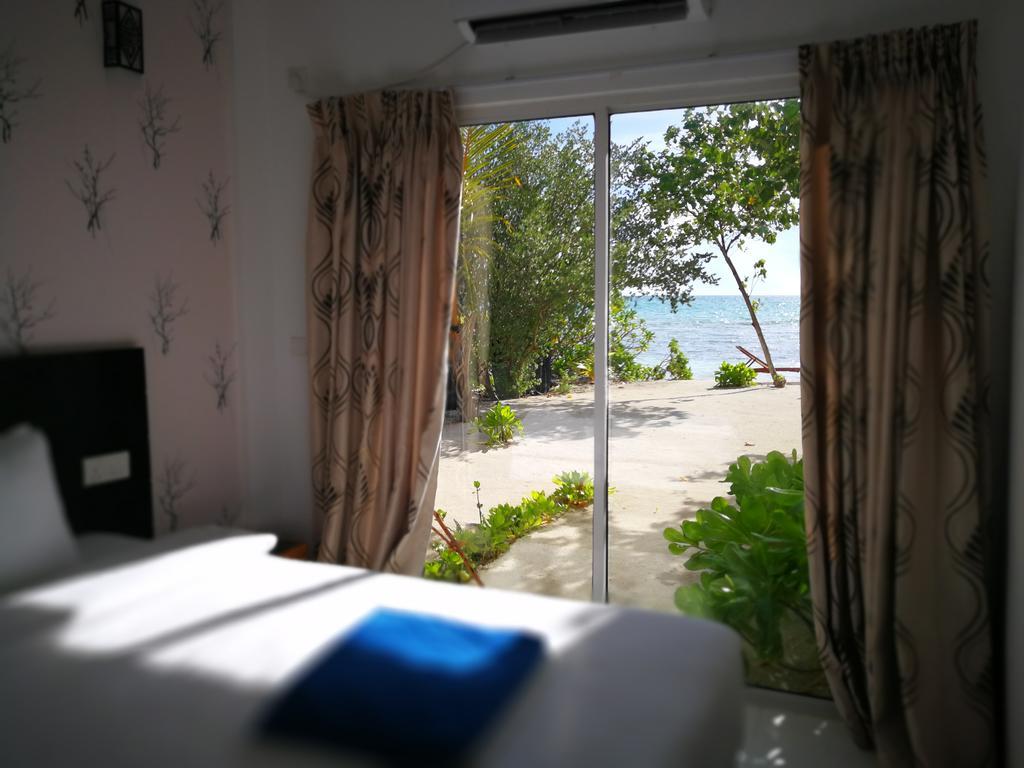 Crown Beach Hotel-Private Bikini Beach Dhiffushi Εξωτερικό φωτογραφία