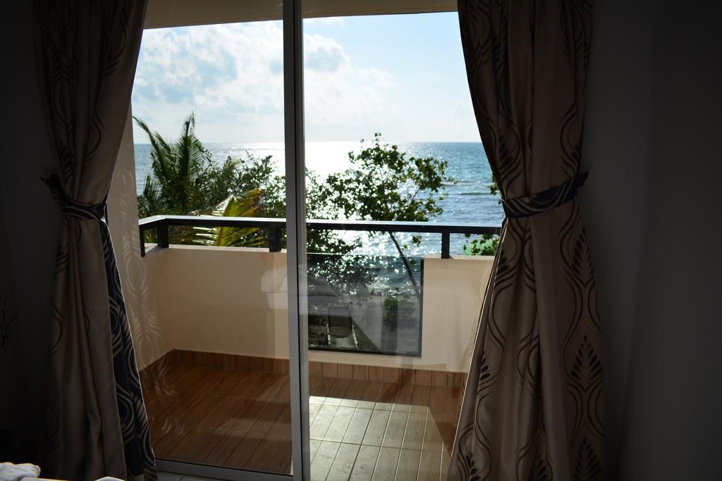Crown Beach Hotel-Private Bikini Beach Dhiffushi Εξωτερικό φωτογραφία