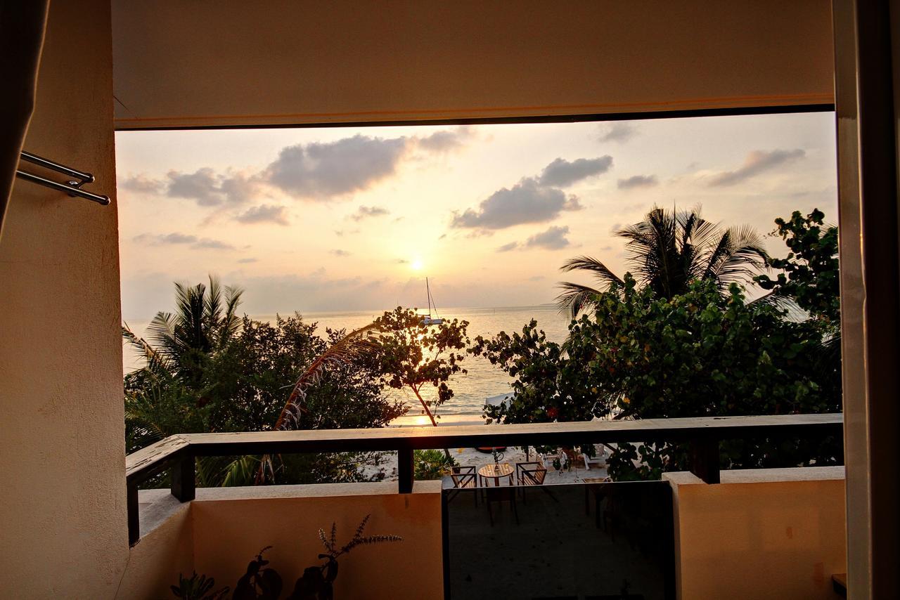 Crown Beach Hotel-Private Bikini Beach Dhiffushi Εξωτερικό φωτογραφία